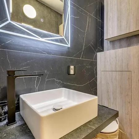 5 - Loft - Location - Designer Interior *