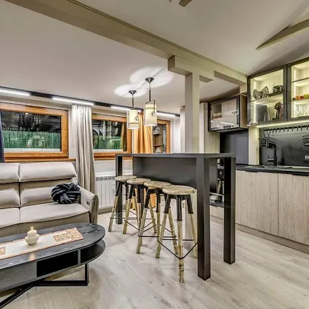 5 - Loft - Location - Designer Interior Апартамент