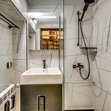5 - Loft - Location - Designer Interior Апартамент