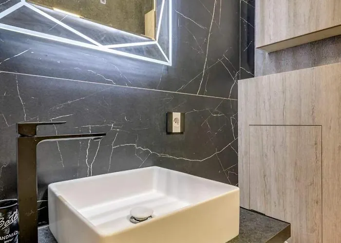 5 - Loft - Location - Designer Interior *